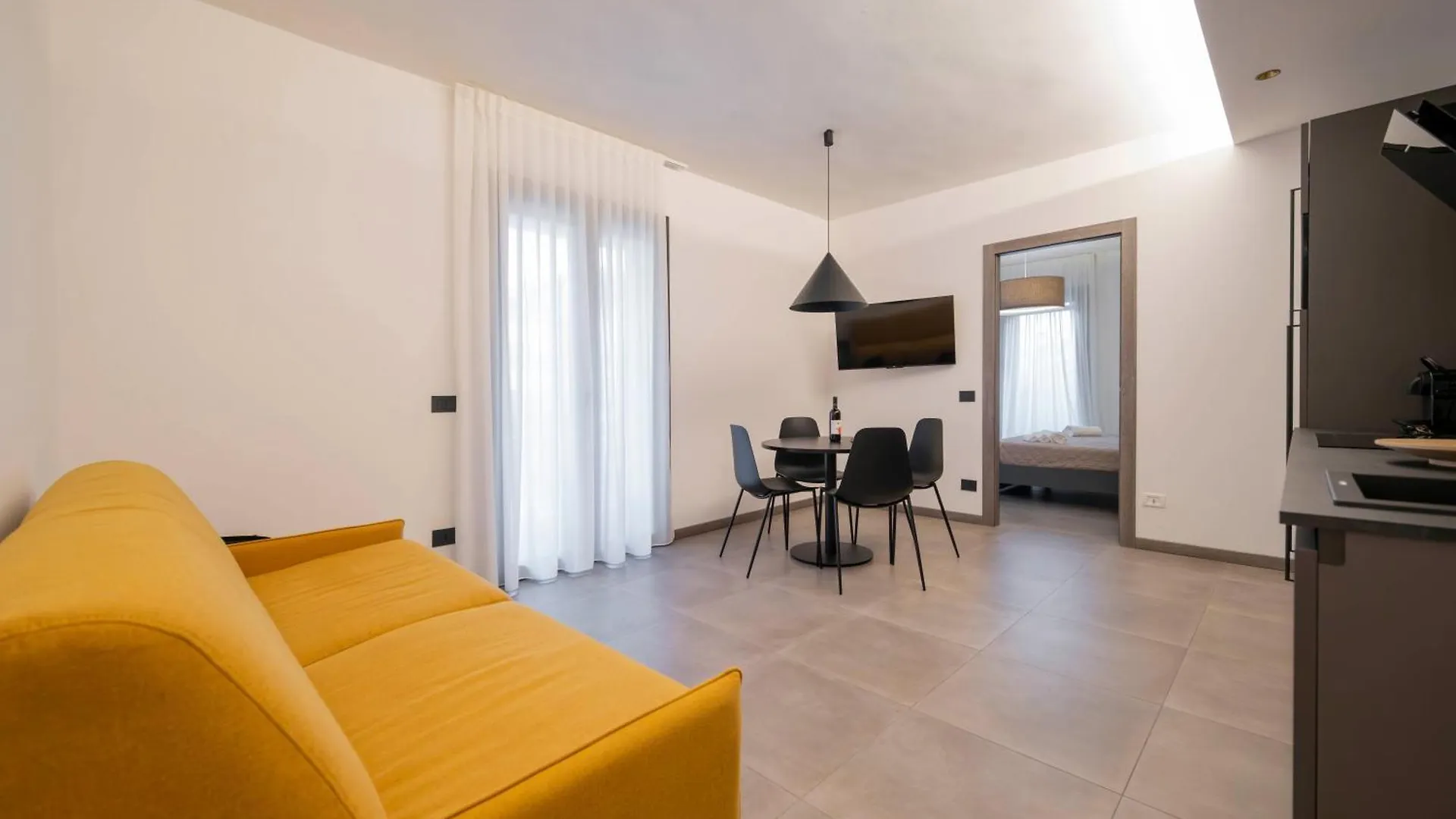 Apartmentsgarda 0*, Garda (Verona) Italien