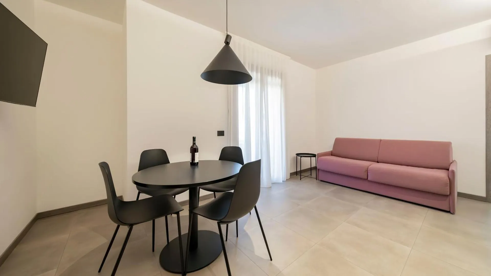 Apartmentsgarda 0*, Garda (Verona) Italien